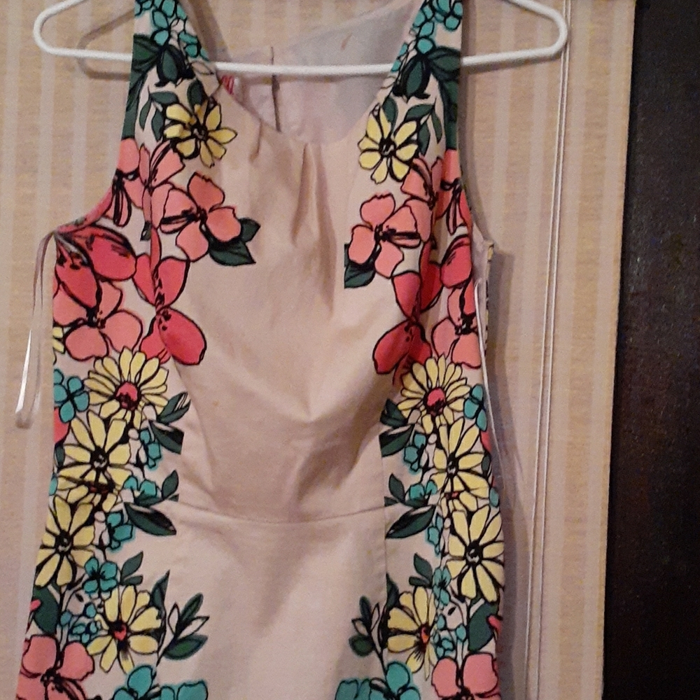 9&CO Fitted Floral Dress. Beige color way SZ 10